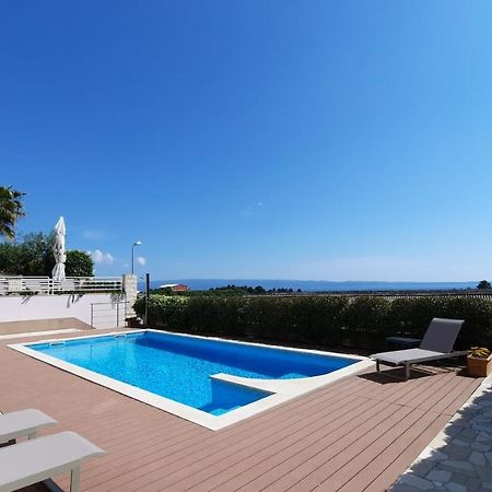 Sea View- Spacious Apartment With Shared Pool Split Bagian luar foto
