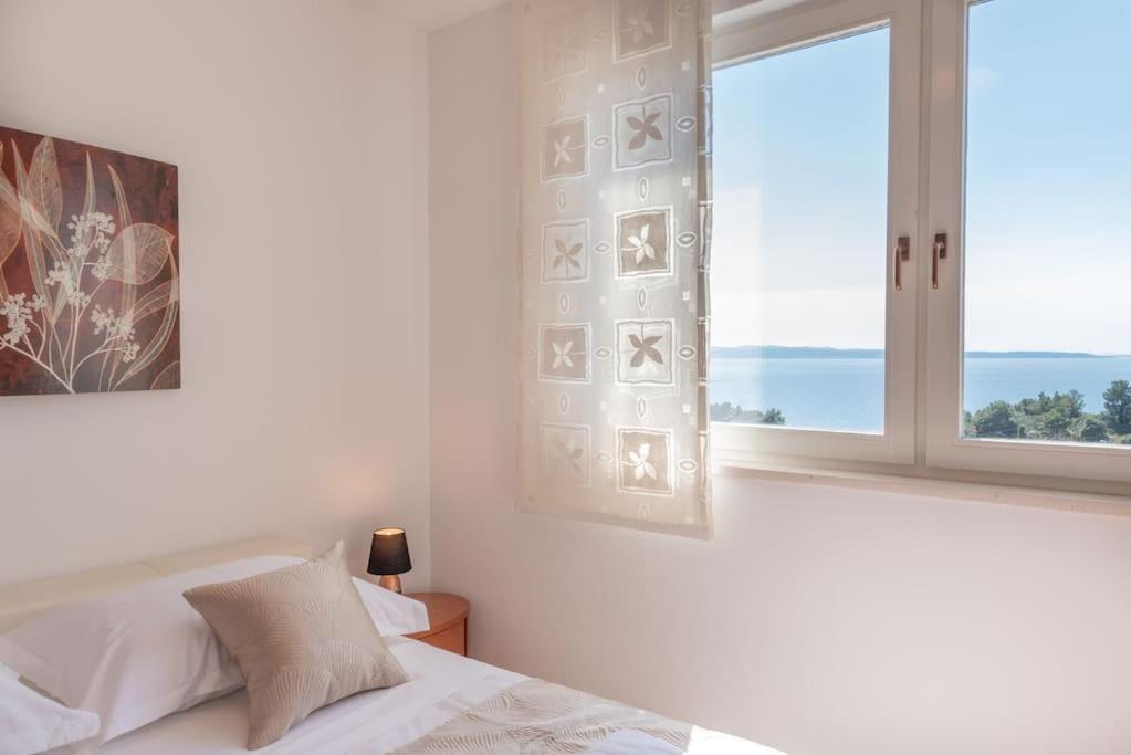 Sea View- Spacious Apartment With Shared Pool Split Bagian luar foto