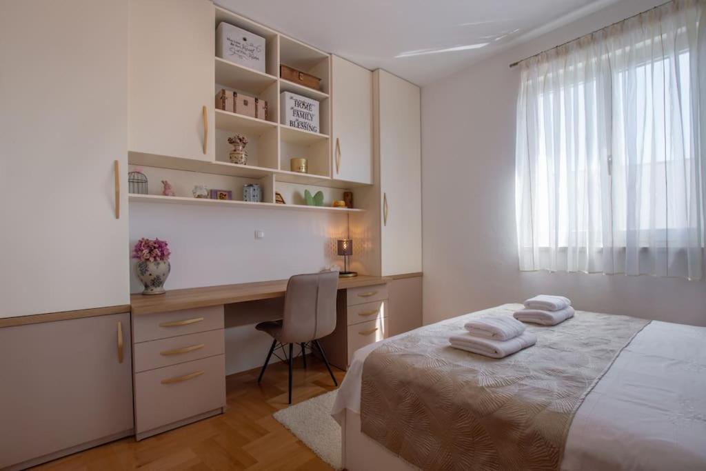 Sea View- Spacious Apartment With Shared Pool Split Bagian luar foto