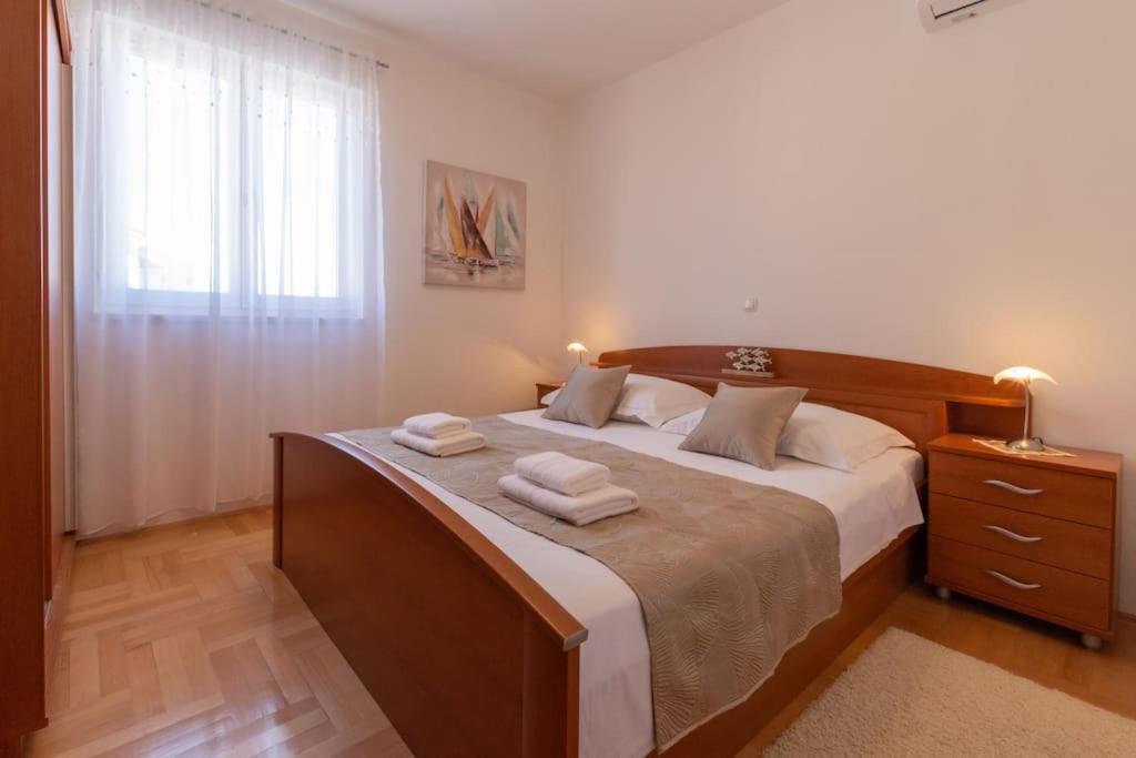 Sea View- Spacious Apartment With Shared Pool Split Bagian luar foto