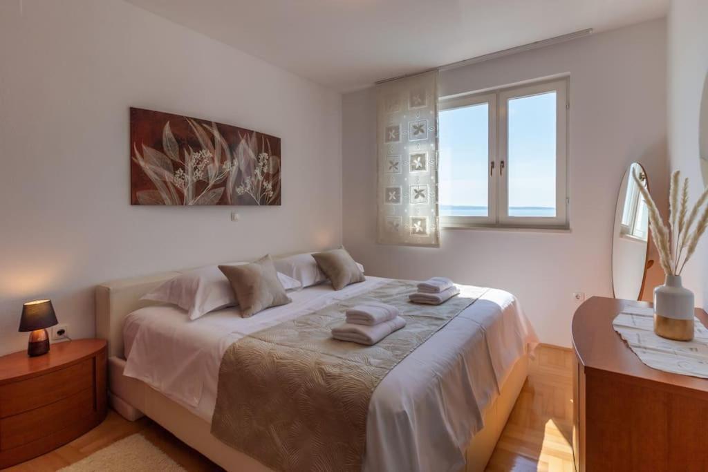 Sea View- Spacious Apartment With Shared Pool Split Bagian luar foto
