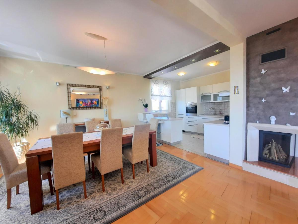Sea View- Spacious Apartment With Shared Pool Split Bagian luar foto
