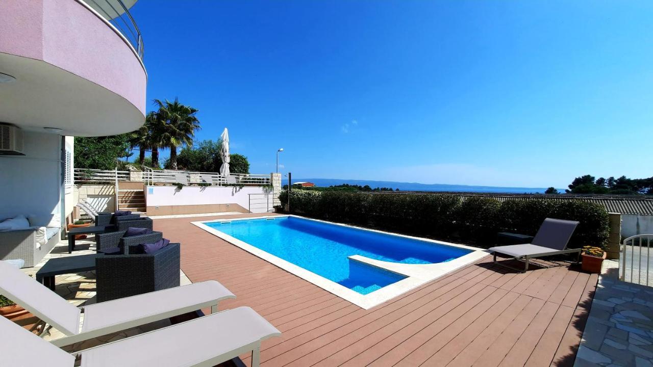 Sea View- Spacious Apartment With Shared Pool Split Bagian luar foto