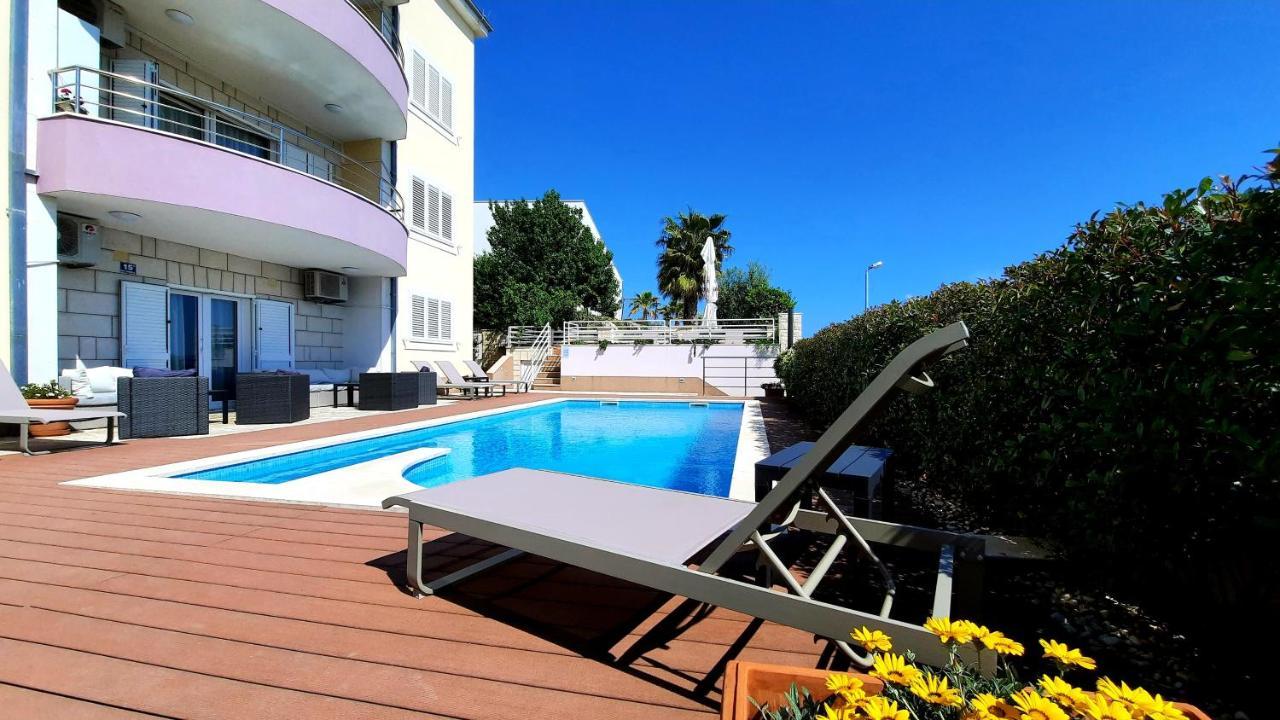 Sea View- Spacious Apartment With Shared Pool Split Bagian luar foto