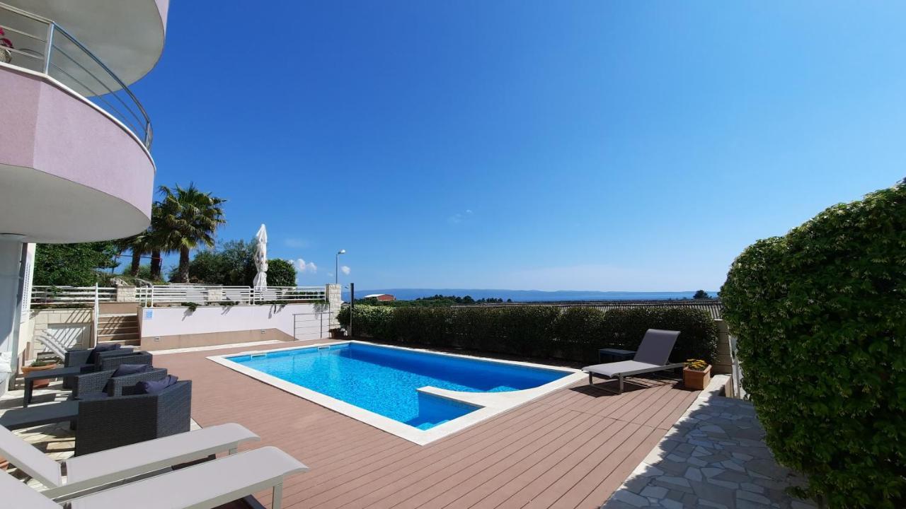 Sea View- Spacious Apartment With Shared Pool Split Bagian luar foto