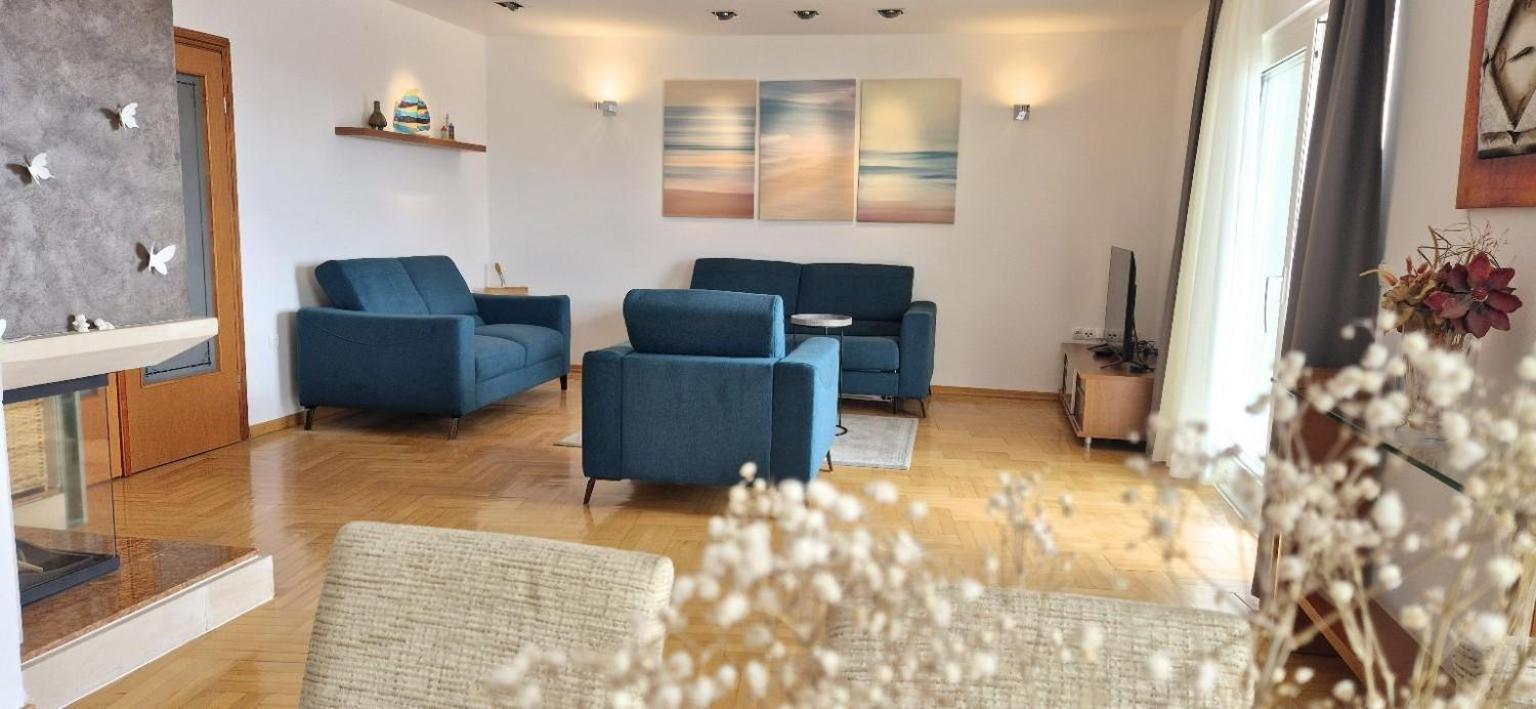 Sea View- Spacious Apartment With Shared Pool Split Bagian luar foto